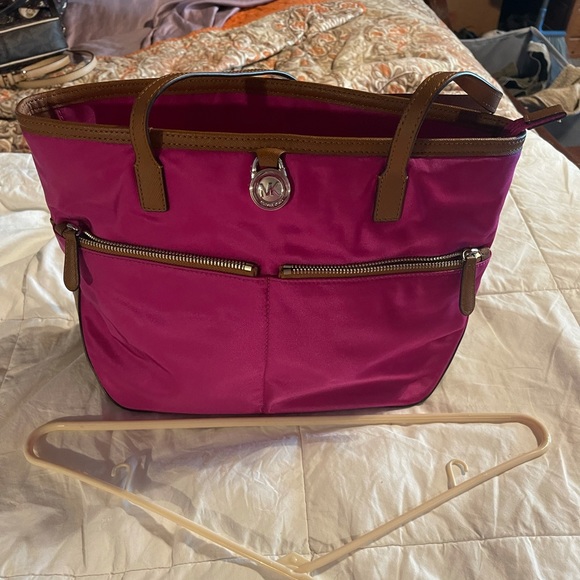 Pink Michael Kors purse, used - Picture 2 of 3